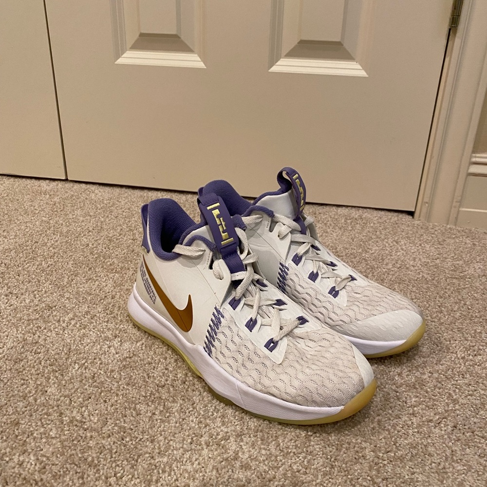 Nike youth basketball shoes, great condition.